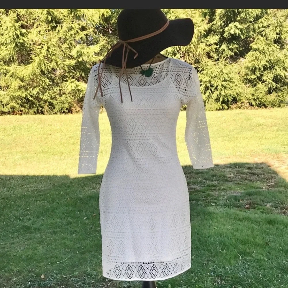 EXPRESS Crochet Eyelet White & Cream Quarter Sleeved Lined Dress SZ SMALL EUC - Picture 1 of 8